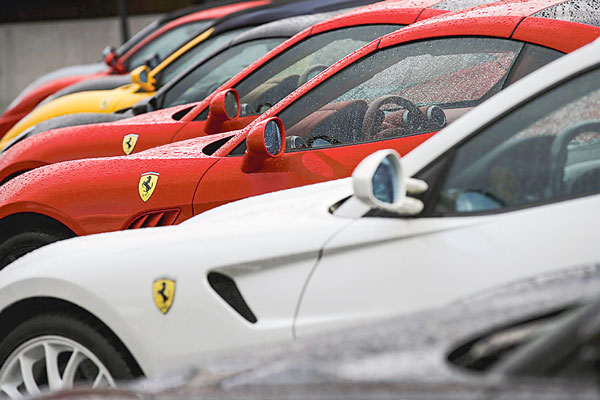Ventas de Porsche y Ferrari caen a la mitad en Chile