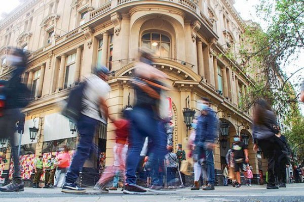 Cadem: mayoría evalúa positivamente su situación económica, el nivel más alto desde el inicio de la pandemia