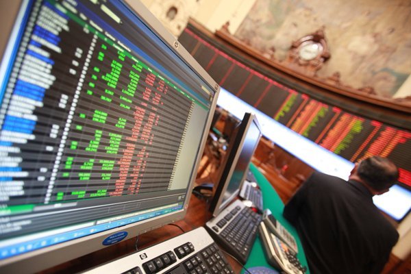 AFP cambiaron la tendencia y salieron a vender acciones chilenas en septiembre