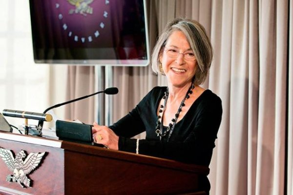 Poeta estadounidense Louise Glück gana el premio Nobel de Literatura 2020