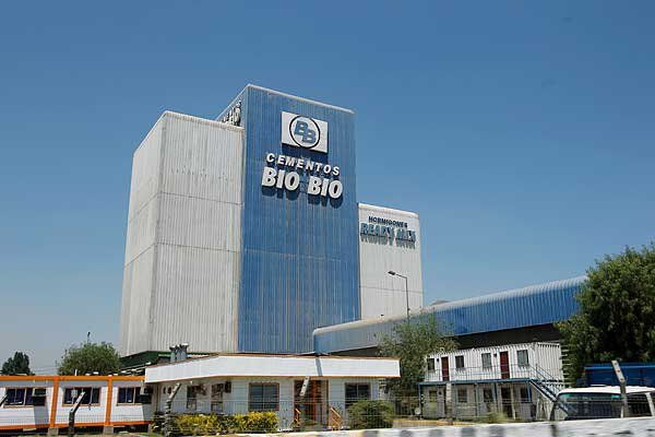 Hermanas Briones venden sus acciones en Cemento Bío-Bío a empresarios peruanos