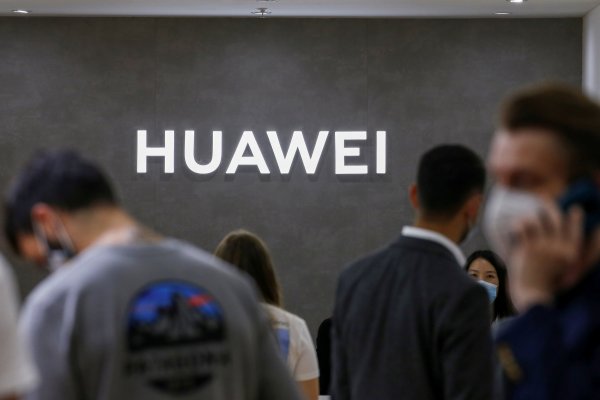 Decisión es de las primeras entre operadores comerciales europeos para dejar a Huawei fuera de las redes. Foto: Reuters