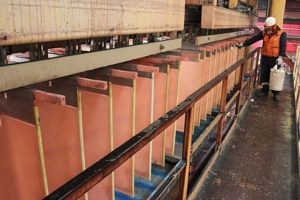 Cobre se acerca otra vez a su máximo de más de dos años ante temores de huelga en importante mina chilena y aumento de la demanda en China