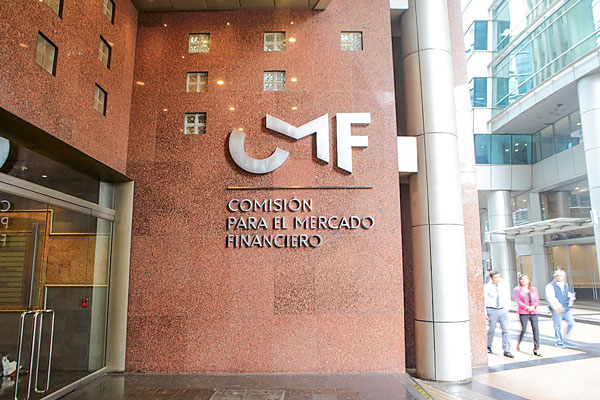 Exreguladores valoran nuevo diseño adoptado por la Comisión