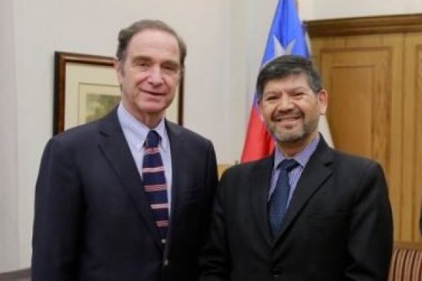 Gobierno remueve al director del Registro Civil