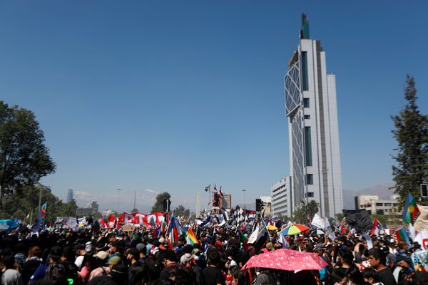 Con fuertes focos de violencia cierra la jornada de conmemoración del 18-O