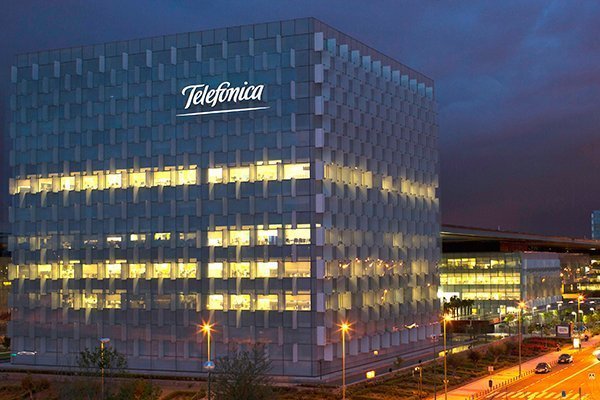 Telefónica se asocia con Allianz en Alemania para crear empresa de fibra óptica