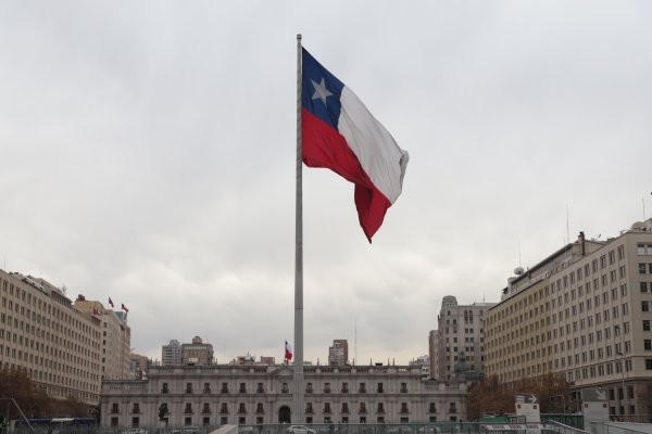 Cadem: Para normalizar el país la ciudadanía cree que lo más urgente es un plan económico y avanzar en la nueva Constitución