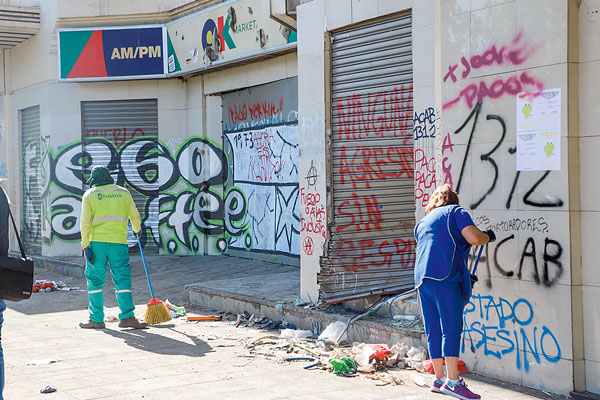 Los comerciantes del sector acusaron daños similares a los sufridos en octubre de 2019. Fotos: Julio Castro