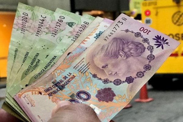 Gobierno argentino insiste que no devaluará su moneda, la que literalmente está en el suelo