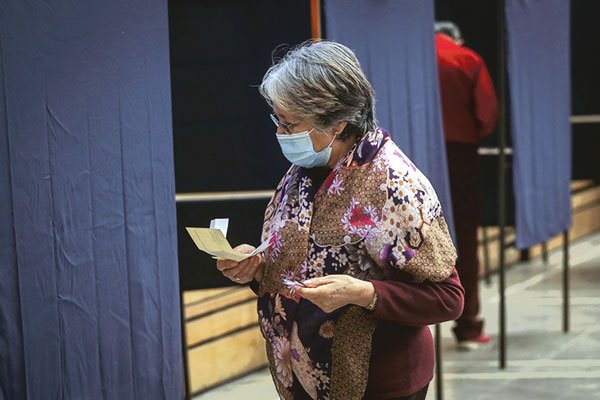 Gobierno destaca participación de adultos mayores en el plebiscito y respeto de la ciudadanía por su atención preferente