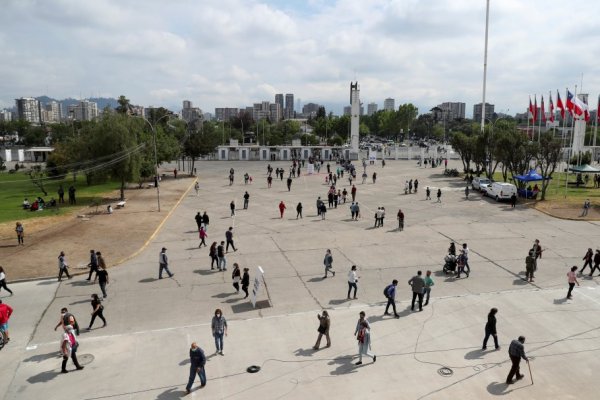 Plebiscito 2020, largas filas en los locales de votación