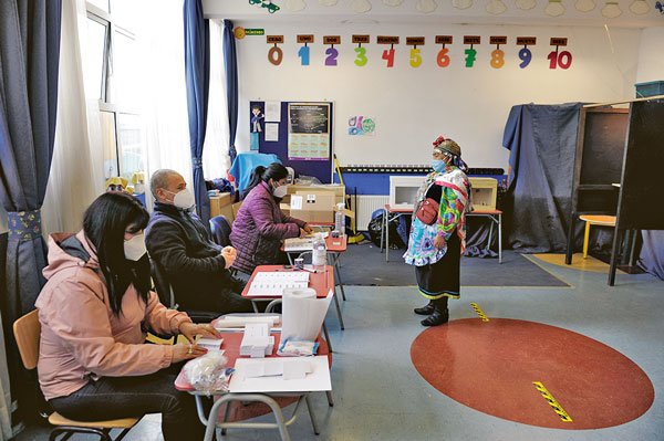 Votación en Cañete.