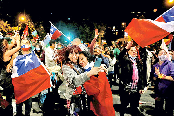Chile decide reemplazar la Constitución para encauzar el descontento