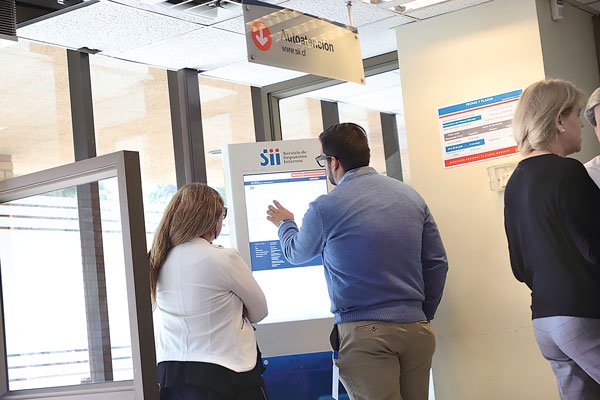 Fiscalizadores del SII abordan controversia por Bono Clase Media y ANEF dice que no es partidario de un "perdonazo"