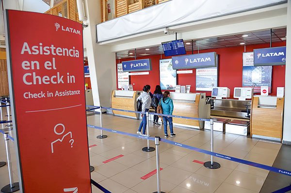 Latam Airlines aclara su política de flexibilidad, tras acuerdo con organización de consumidores
