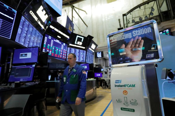 Wall Street levanta la vista luego de la masiva venta de acciones del miércoles