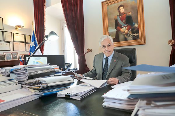 Analistas ven complejo camino para liderazgo de Presidente Piñera a 17 meses de dejar La Moneda