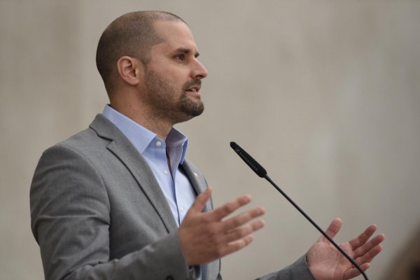 <p>Jaime Bellolio, vocero de Gobierno reiteró ayer que se trabaja en indicaciones. Foto: Agencia Uno </p>