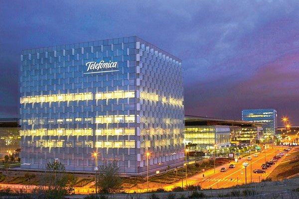 Ingresos de Telefónica en Chile retroceden 15,4% en tercer trimestre