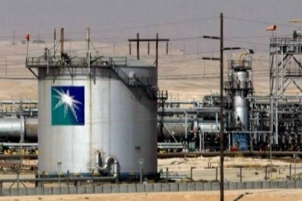Ganancias de la gigante Saudi Aramco tienen una abrupta caída por el impacto de la pandemia
