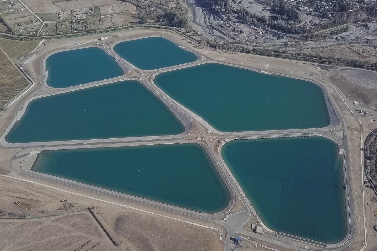 <p>Aguas Andinas inaugura megaestanques para dar seguridad hídrica a la capital y empieza a mirar nuevas obras</p>