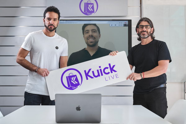De izquierda a derecha: Sebastián Jaramillo, Juan Olea y Alejandro Schachner, socios fundadores de Kuick.