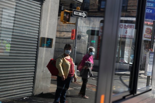 Solicitudes semanales de desempleos siguen a la baja en EEUU, pero la cifra sigue incomodando