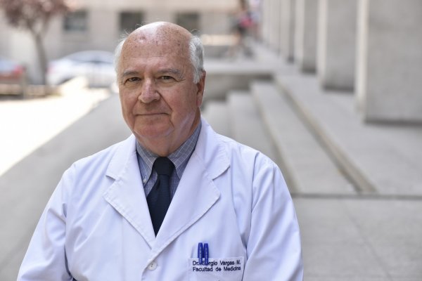 El investigador del Instituto de Ciencias Biomédicas de la U. de Chile, dr. Sergio Vargas, es uno de los líderes del proyecto.
