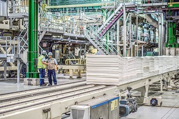 Débil precio de la celulosa sigue marcando resultados de CMPC