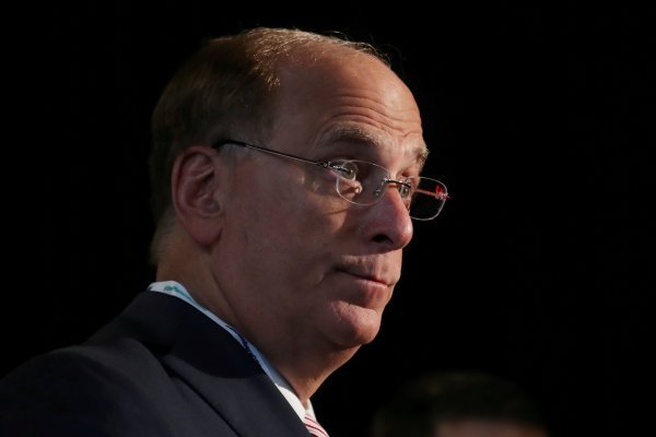 Presidente de BlackRock destaca a Chile como un país "muy sólido" y advierte de la "gran crisis silenciosa" que enfrentará el mundo