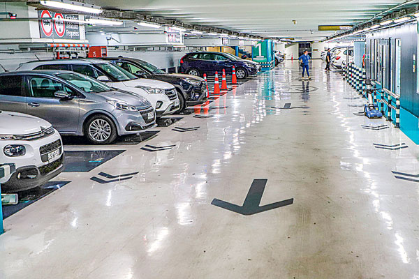 Estacionamientos activan planes contra crisis con foco en demanda de servicios públicos y presenciales