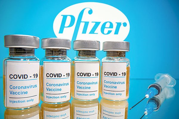 La vacuna desarrollada por Pfizer y BioNTech se administrará en dos dosis. Foto: Reuters