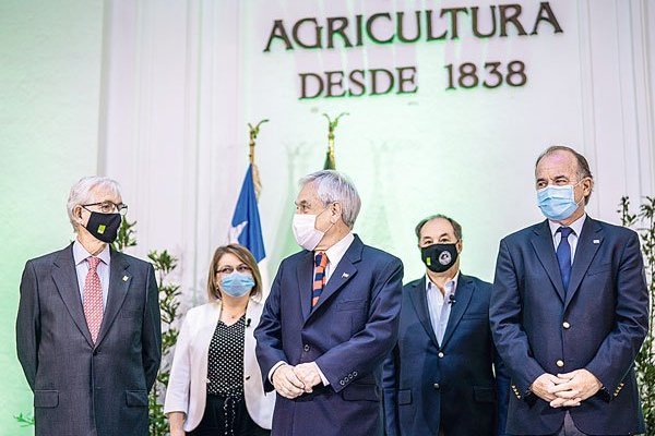 La XVI versión de Enagro contó con presencia de representantes empresariales, del pueblo mapuche y parlamentario. Foto: Presidencia