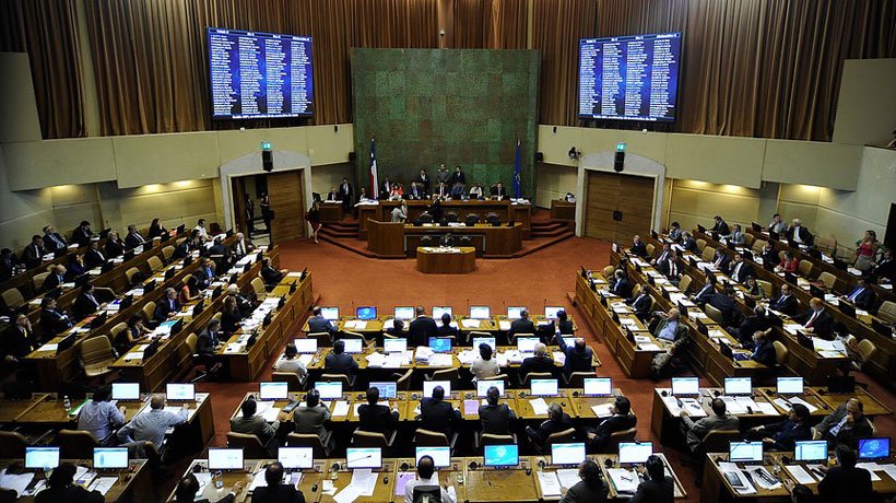 <p>Ahora en DF: Desde el PC a la UDI: Críticas al gobierno marcan la votación del segundo retiro de AFP</p>