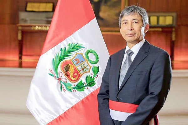 José Arista, el nuevo ministro de Economía de Perú con estudios en Chile