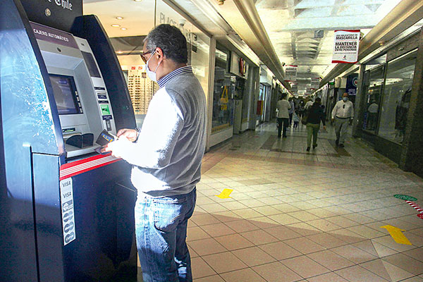 Con la pandemia, el Banco Central ha registrado un fuerte uso del efectivo en las personas. Foto: Agencia Uno