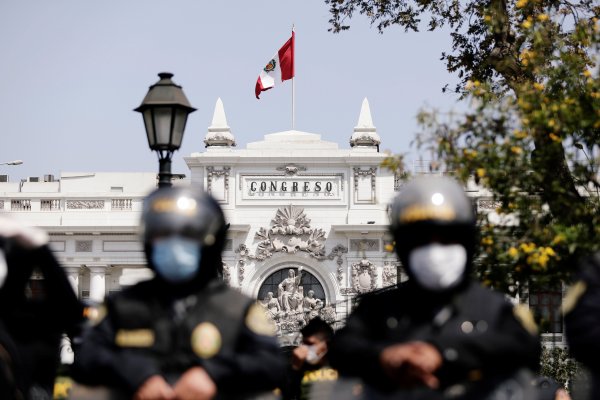 Perú despierta sin presidente: Congreso todavía no decide quién será el mandatario
