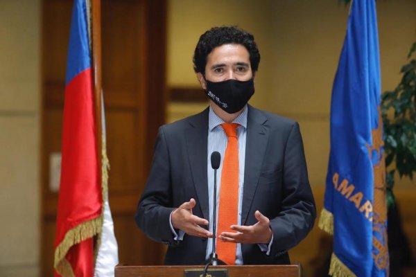 Briones también golpea de la mesa y acusa un "parlamentarismo de facto" por avance de iniciativas como el segundo retiro del 10% y el impuesto a los "súper ricos"