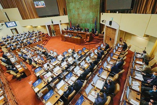 Al cierre de esta edición, la Sala continuaba el análisis de las principales partidas. Foto: Agencia Uno