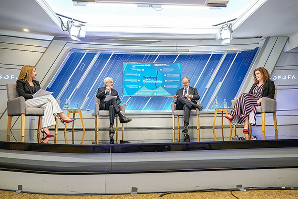 Presidente Piñera anunció su disposición a ir al TC por el segundo retiro en el encuentro anual de la Sofofa. En la ocasión, asistieron Bernado Larraín, Susana Jiménez y Ximena Corbo. Foto: Presidencia