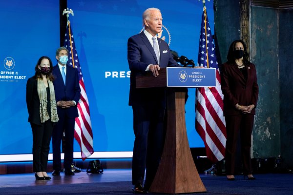 Biden dice que EEUU está "listo para liderar" nuevamente en el mundo