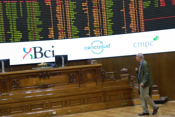 IPSA cerca de cerrar su mejor mes en 27 años y el cobre salta a niveles de 2014