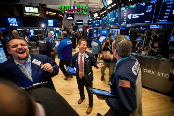 Dow Jones superó los 30 mil puntos por primera vez en la historia y desató la euforia en Wall Street