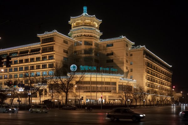 Starace dice que ingreso de china a CGE no es “amenaza” y expertos definen ejes para análisis de competencia