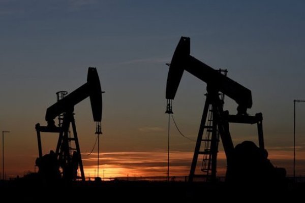 Petróleo remonta a máximos desde principios de marzo por la caída de inventarios en EEUU y las esperanzas de vacunas Covid