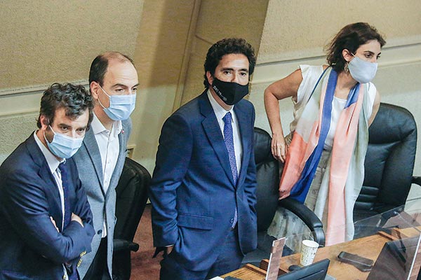 Los ministros Monckeberg, Briones y Zaldívar estuvieron en Valparaíso. Foto: Agencia Uno