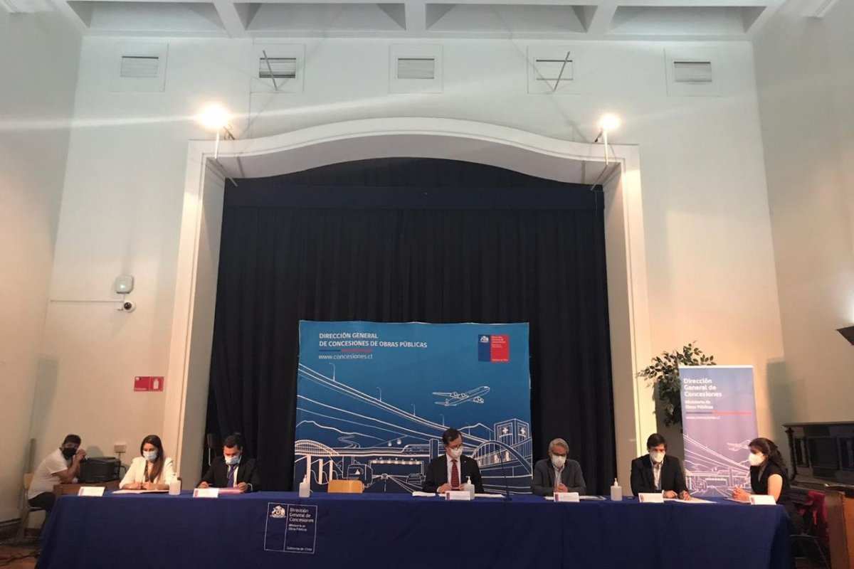 <p>Una nueva gigante china busca posicionarse en el país y le quita a la colombiana ISA la concesión de Talca-Chillán</p>