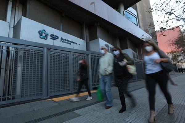 Primer retiro del 10%: Superintendencia de Pensiones acude al Consejo de Defensa del Estado en pugna por multa a Habitat