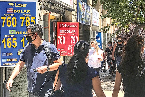 Analistas ven el precio del dólar entre $750 y $760 en el corto plazo